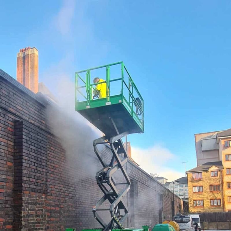 Stone wall top cleaning